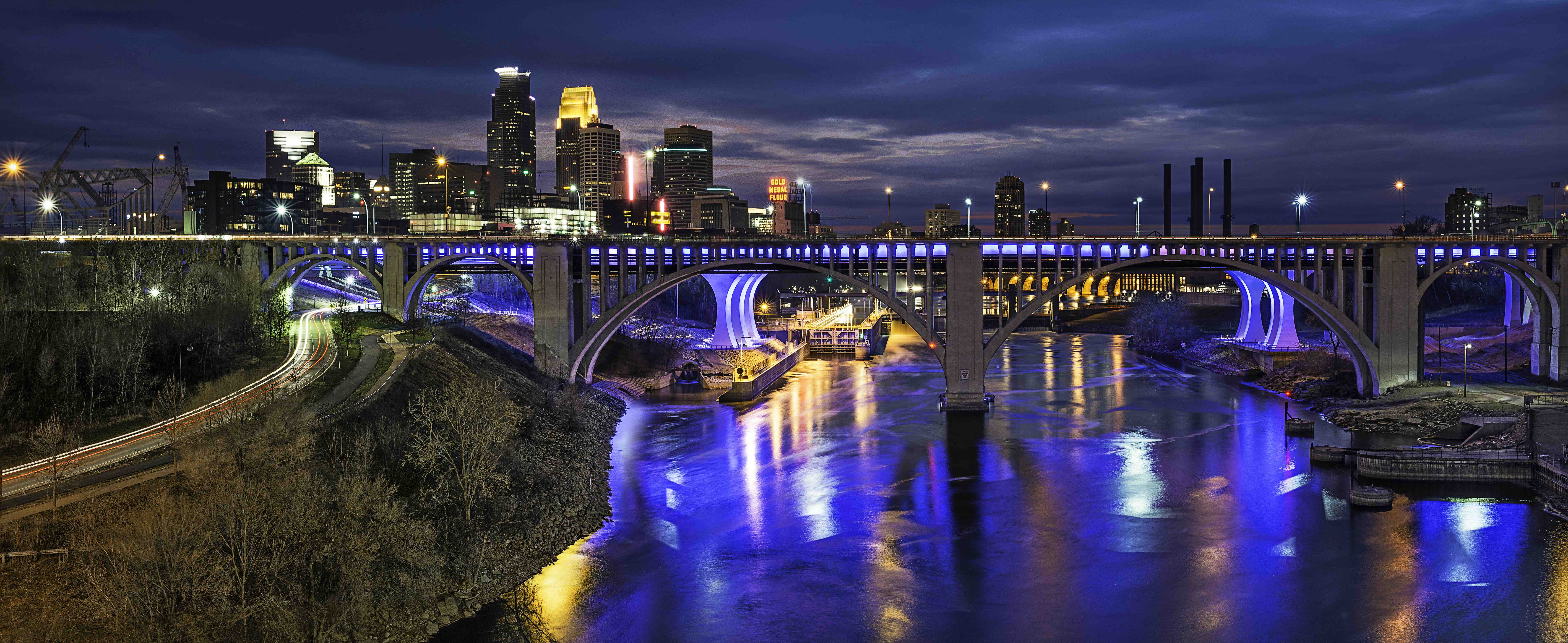 Minneapolis River Walk: History Along the Mississippi (An Audio Tour